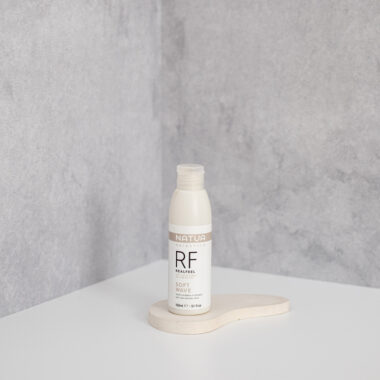 RF REALFEEL SOFT WAVE – Флюїд з фіксацією для блиску волосся 150 мл