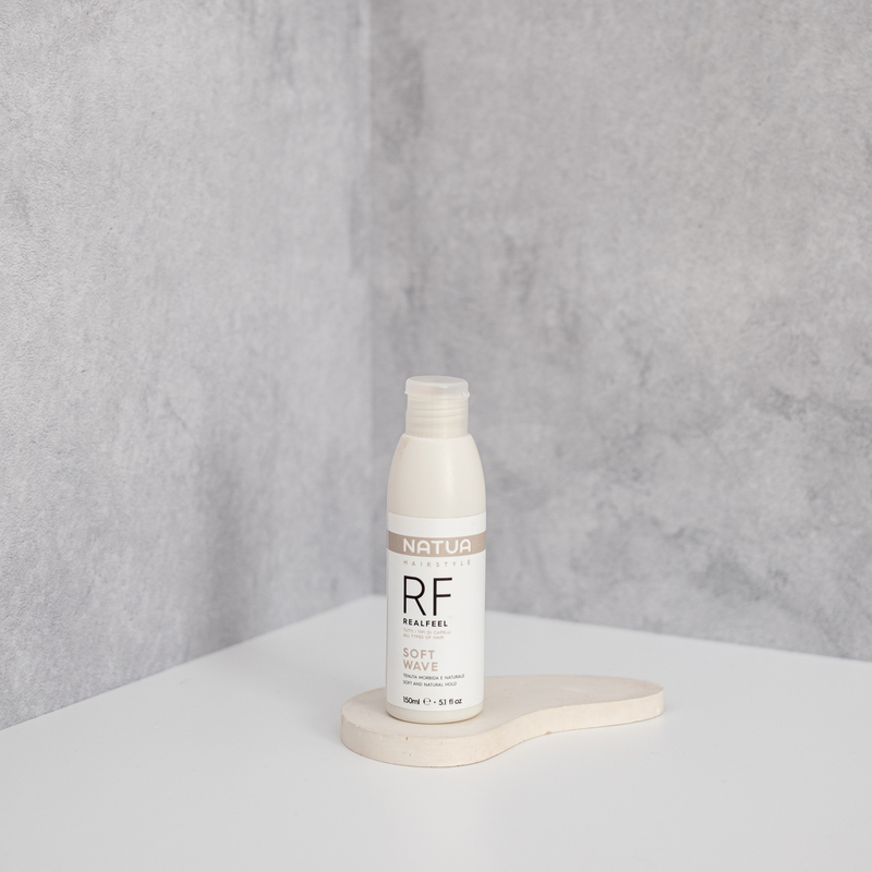 RF REALFEEL SOFT WAVE – Флюїд з фіксацією для блиску волосся 150 мл